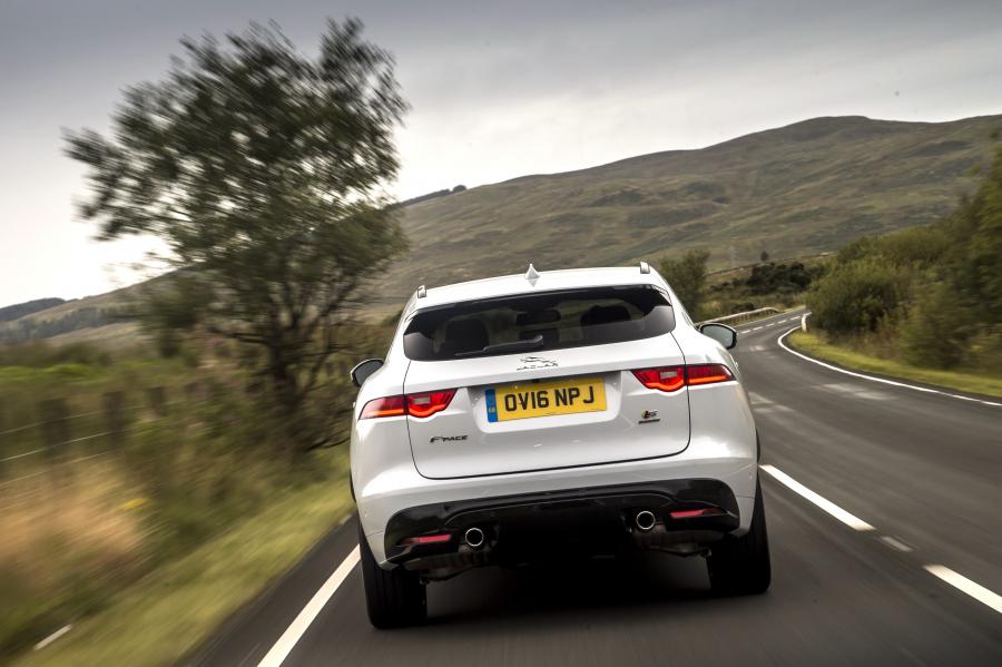  Jaguar F-Pace S 30d AWD 2016 года  (UK) (фото 21 из 30)